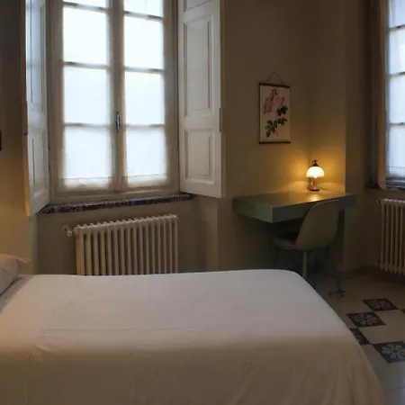 Maison d'hôtes Palazzo Belleluci - Incantevole Dimora Vista Belgirate