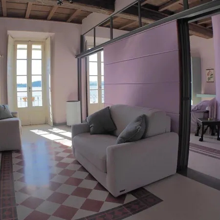 Maison d'hôtes Palazzo Belleluci - Incantevole Dimora Vista Belgirate