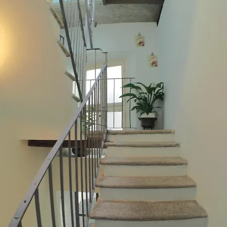 Maison d'hôtes Palazzo Belleluci - Incantevole Dimora Vista 3*